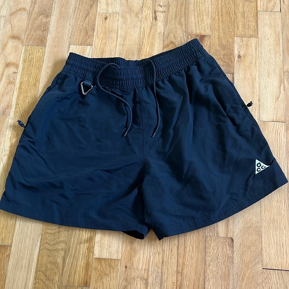 NIKE ACG BLACK SHORTS